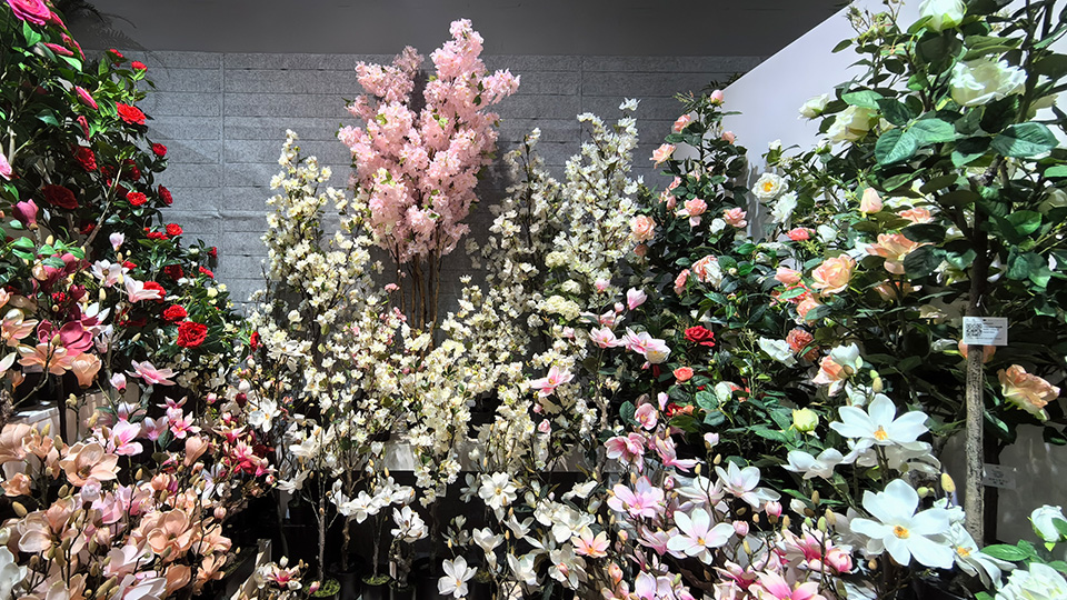 13 Embracing Sustainability The Innovative Role of Artificial Flowers in Interior Design-01.jpg 